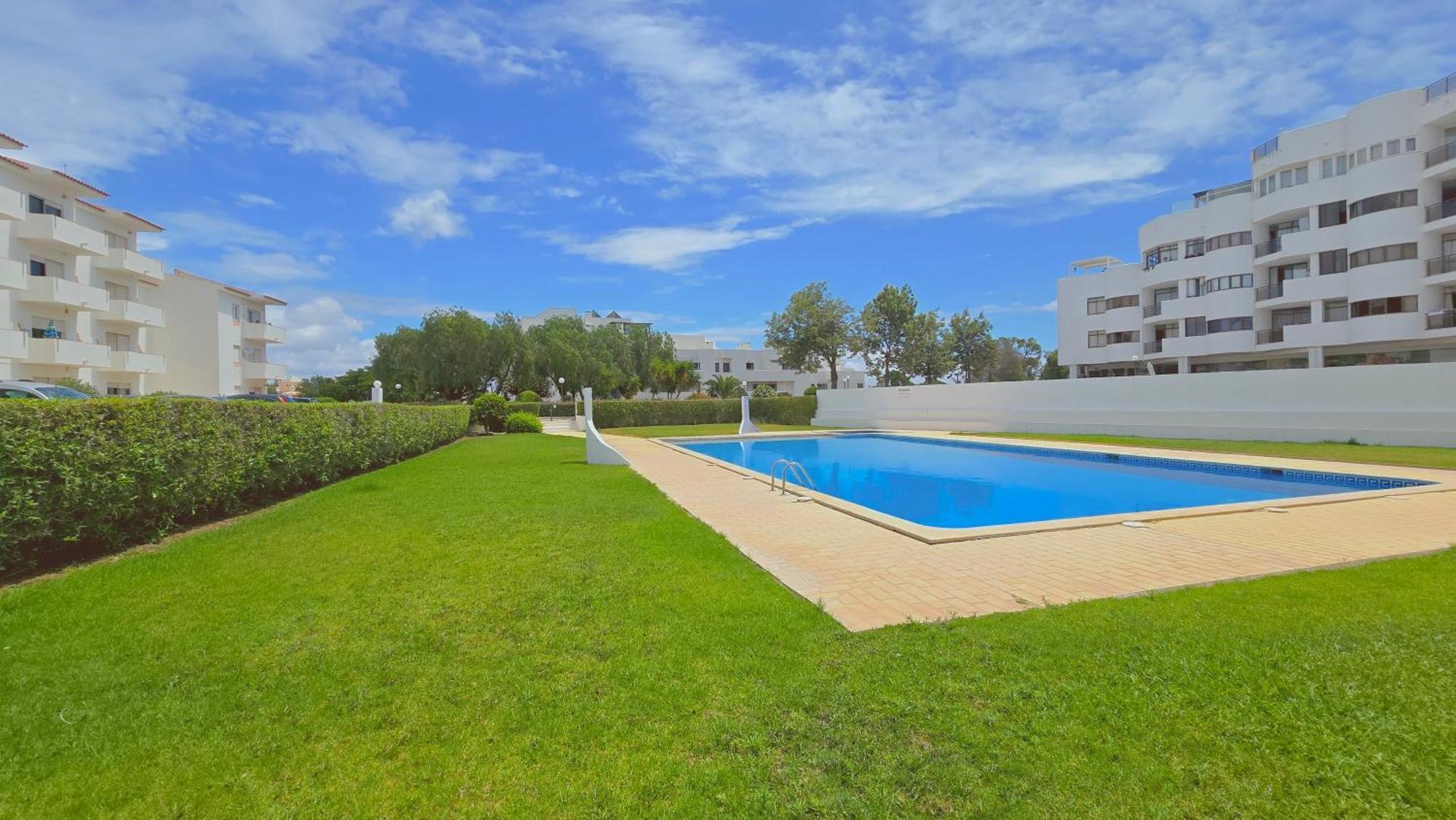 Praia Eulalia With Pool And 5 Minutes From The Beach Albufeira Bagian luar foto